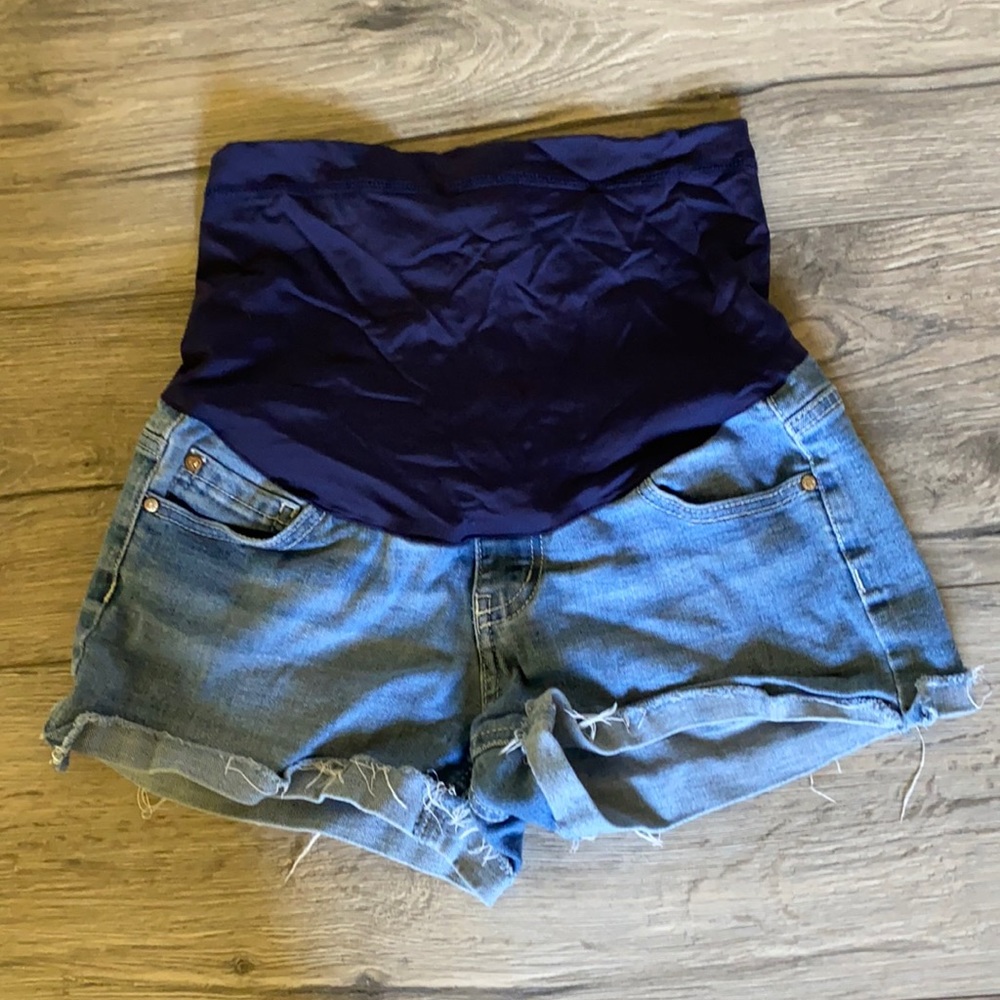 Women’s pinkblush maternity shorts.